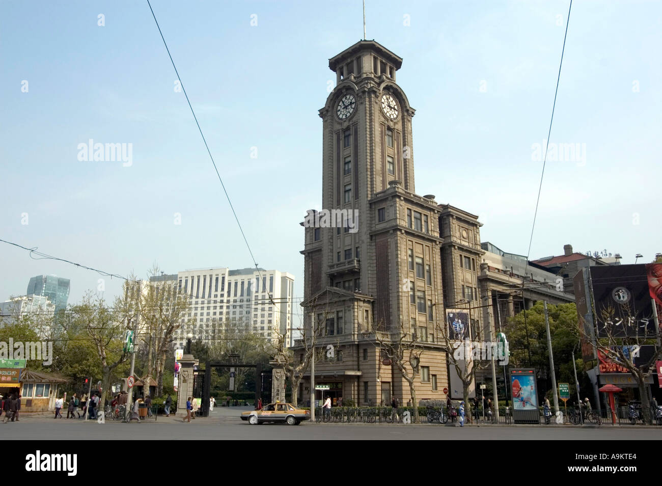 Hippodrome EX CLUBHOUSE MAINTENANT LE MUSÉE D'ART DE SHANGHAI SHANGHAI CHINE GENS S SQUARE Banque D'Images