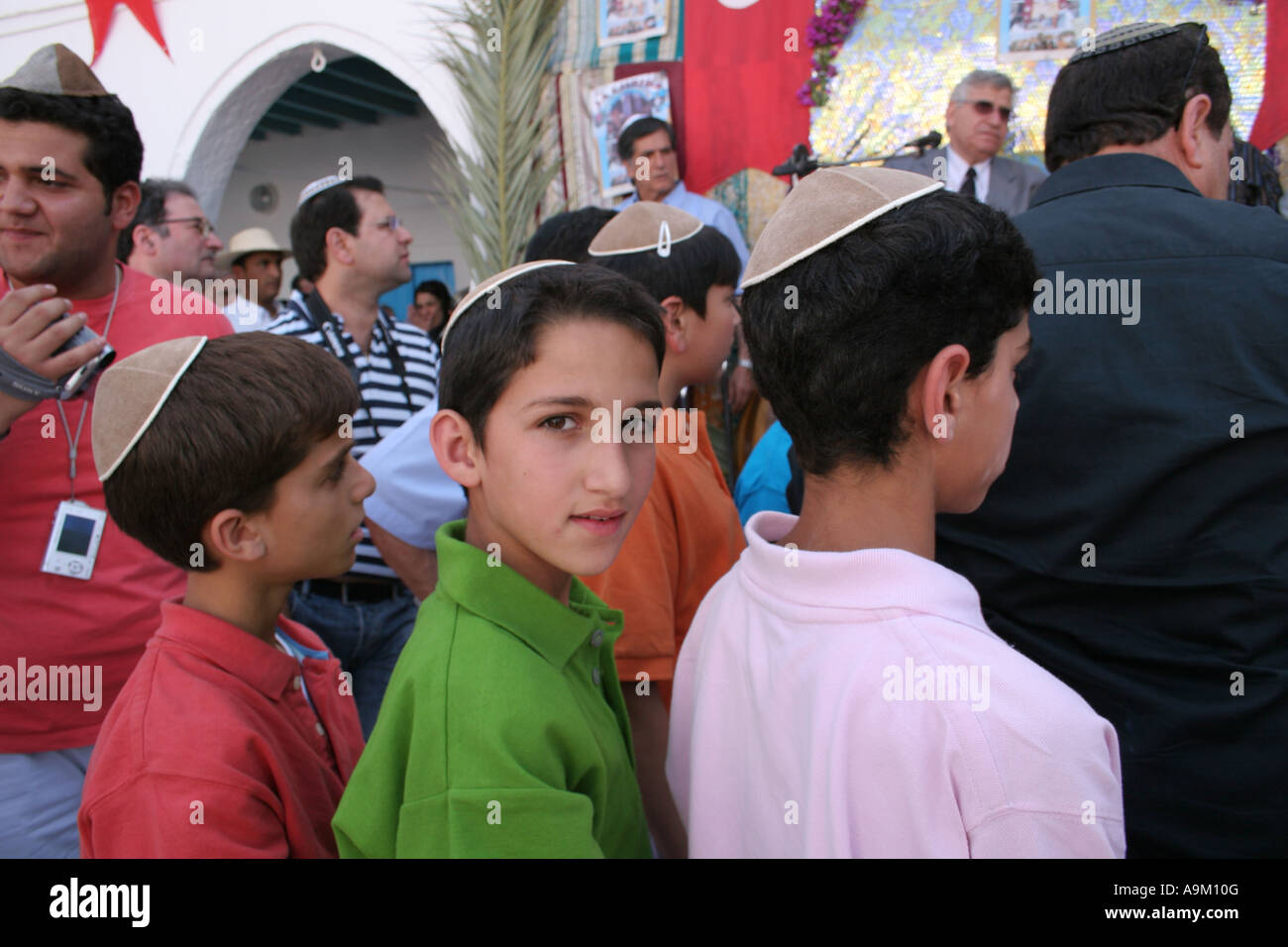 Juif, la foule lors de la Lag Baomer festival à la synagogue de la Griba Djerba Banque D'Images