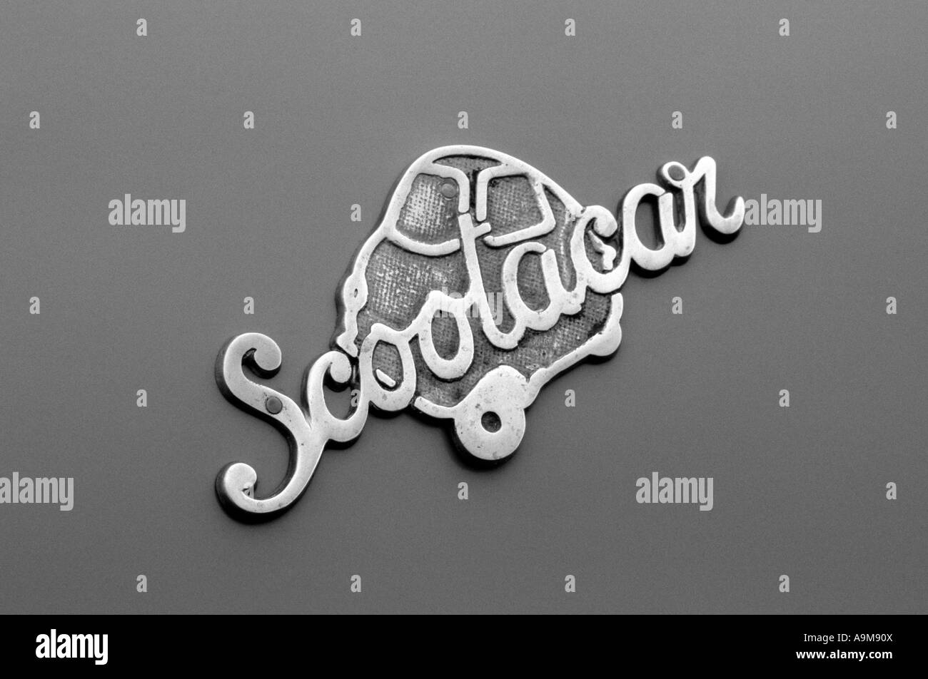 Scootacar Mk1 de 1959. Constructeur automobile français 1957 à 1965 Scootacar badge auto voiture marque la bouilloire faire Banque D'Images