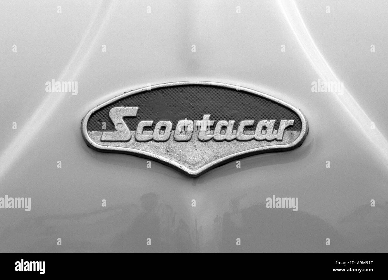 Scootacar Mk2 de luxe de 1964. Constructeur automobile français 1957 à 1965 Scootacar badge auto voiture marque la bouilloire faire Banque D'Images