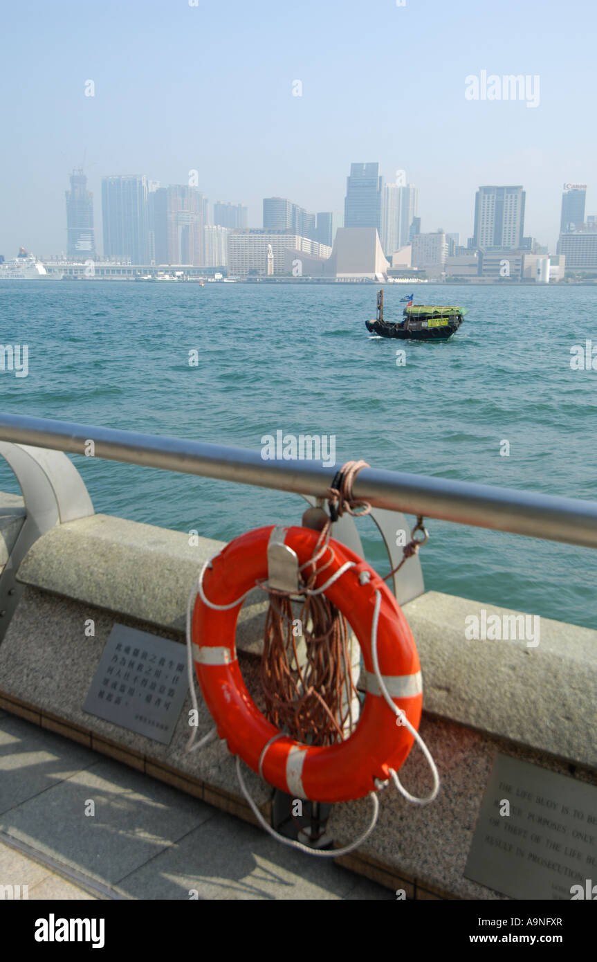 Vue sur le port en direction de Kowloon Banque D'Images