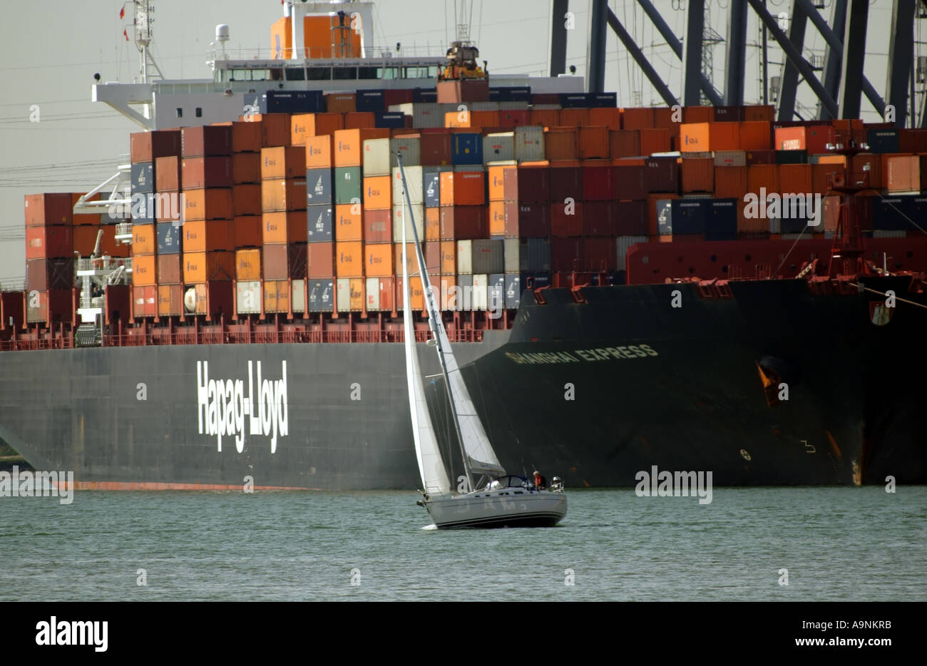 Le terminal sud de l'Angleterre. SCT le déchargement container ship. Royaume-uni Royaume-uni location en cours Banque D'Images