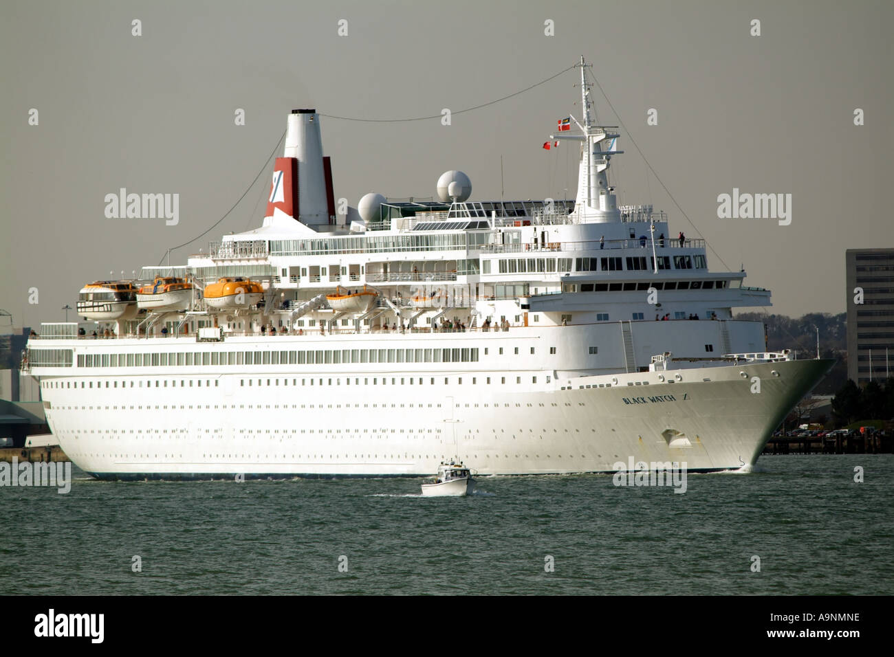 Le Black Watch paquebot de Fred Olsen Cruise Line sur Southampton Water le sud de l'Angleterre Royaume-Uni UK Banque D'Images