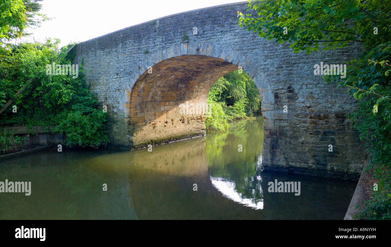 Pont routier sur la Tamise ou Isis à Culham Oxfordshire UK Banque D'Images
