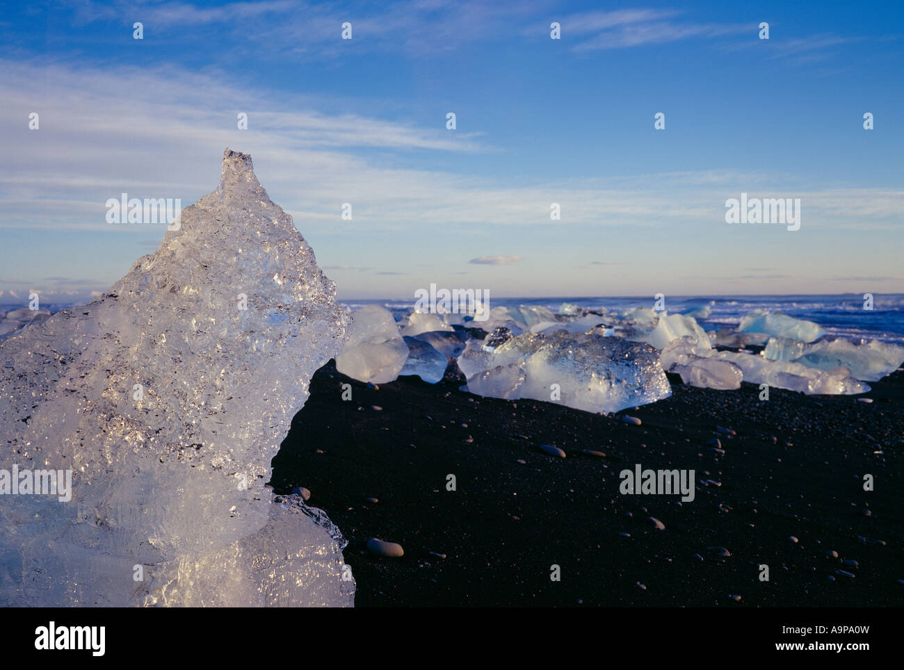 Iceb sur le littoral près de cubes Islande Jokulsarlon Banque D'Images