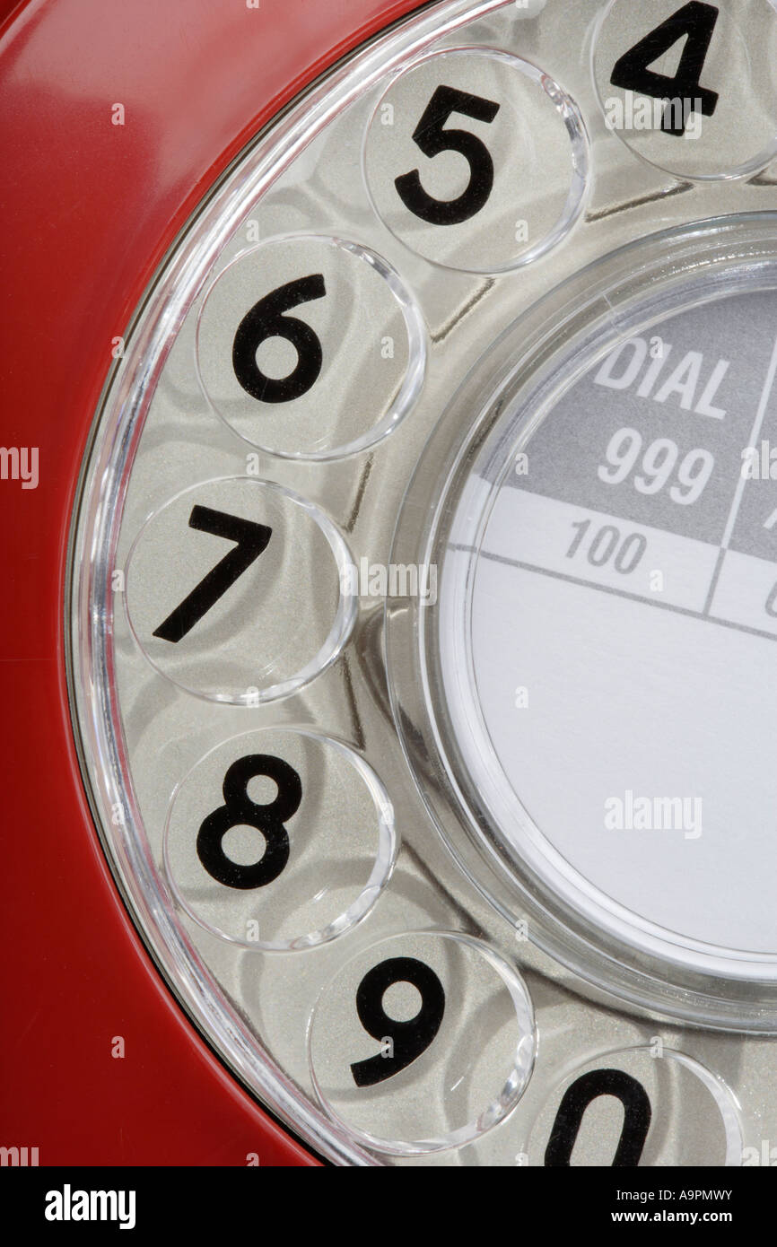 L'ancienne numérotation rouge disque téléphone Banque D'Images