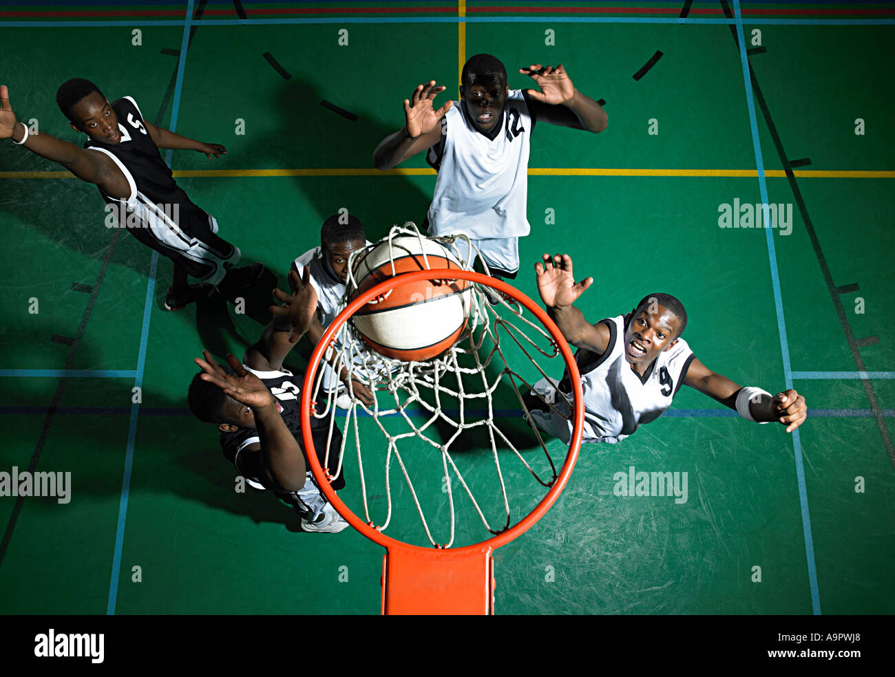 Les joueurs de basket-ball Banque D'Images