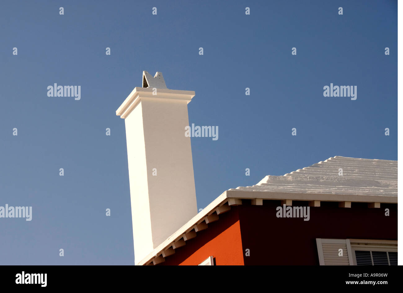Les Bermudes St George blanc, toit nervuré cheminée bermudien Banque D'Images