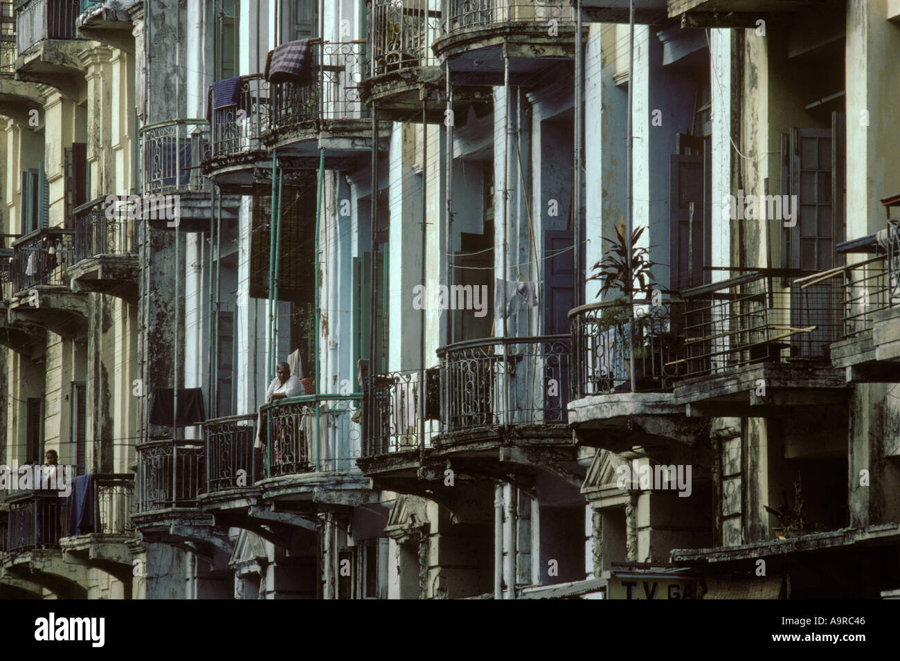 Balcons dans le cœur de Rangoon, Birmanie Yangon Myanmar Banque D'Images