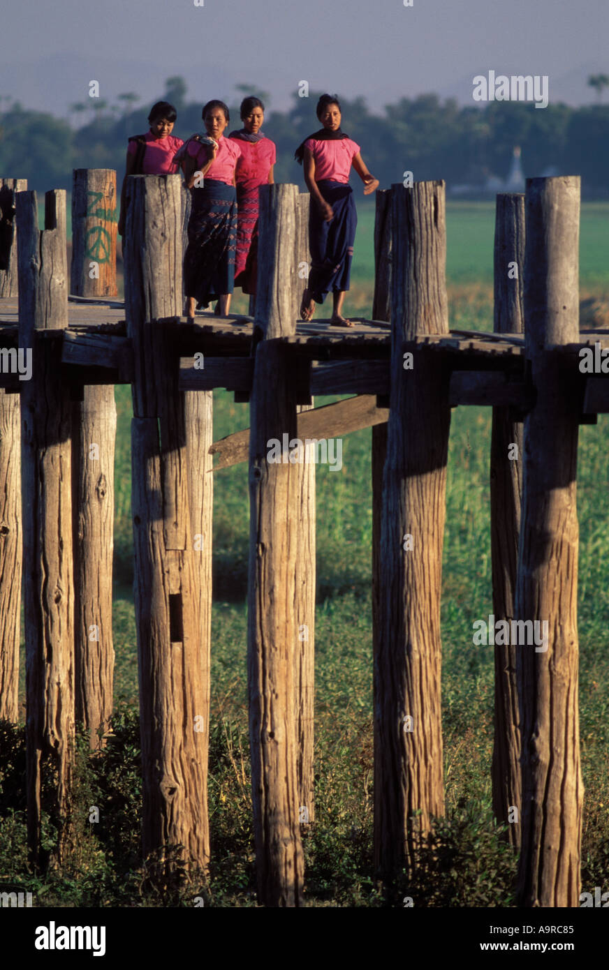 Le pont U Bein près de Mandalay Birmanie Banque D'Images