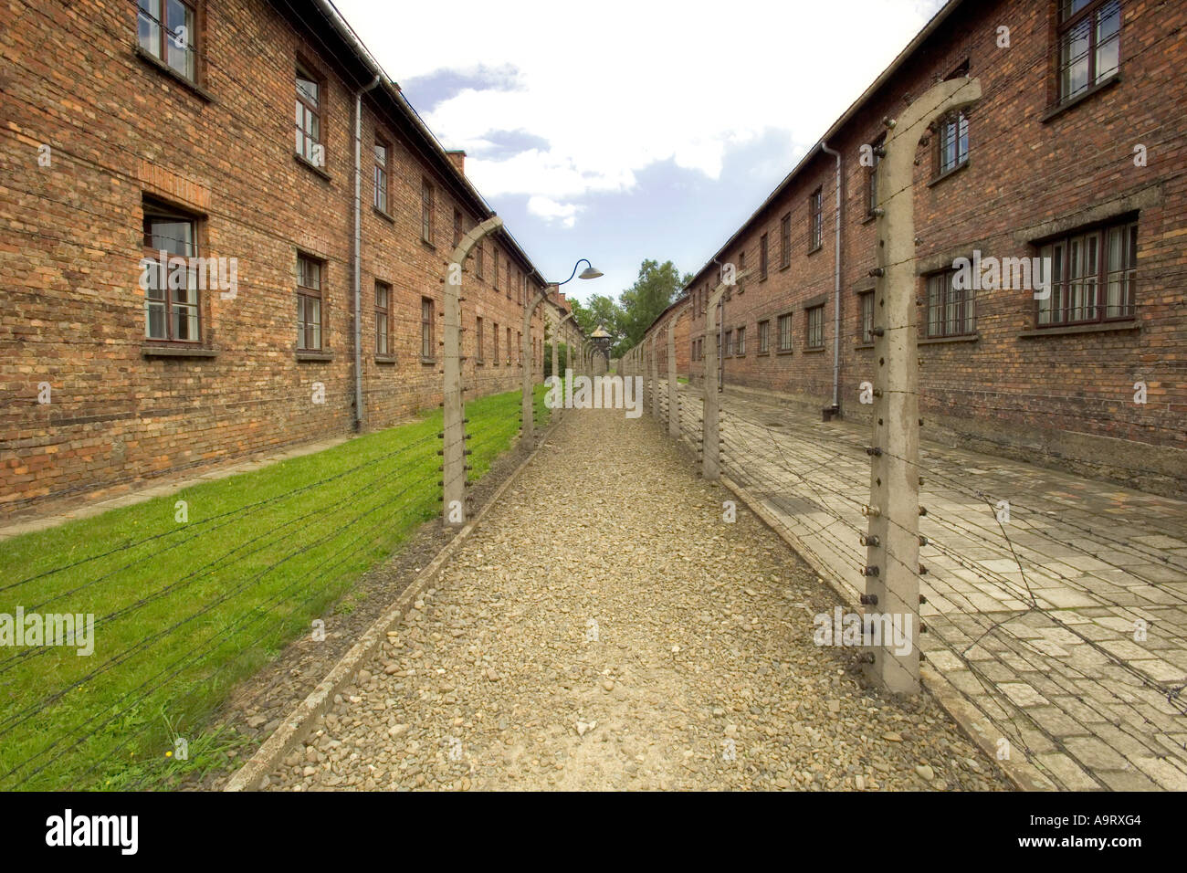Construit en briques des bâtiments pénitentiaires à Auschwitz 1 camp de concentration en Pologne. Banque D'Images