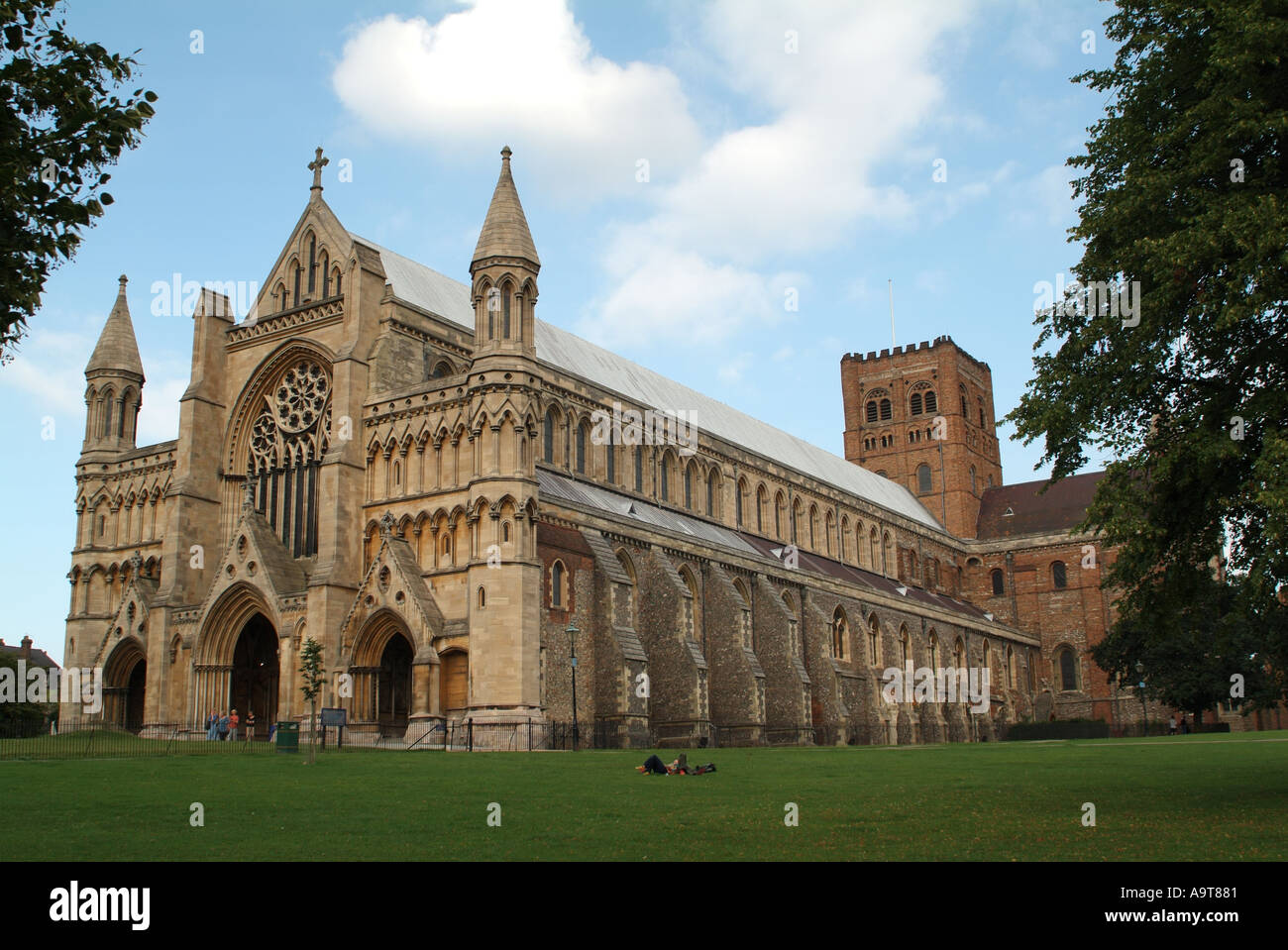 L'extrémité ouest de la cathédrale et église abbatiale de St Alban, St Albans, Hertfordshire, England, UK. Banque D'Images