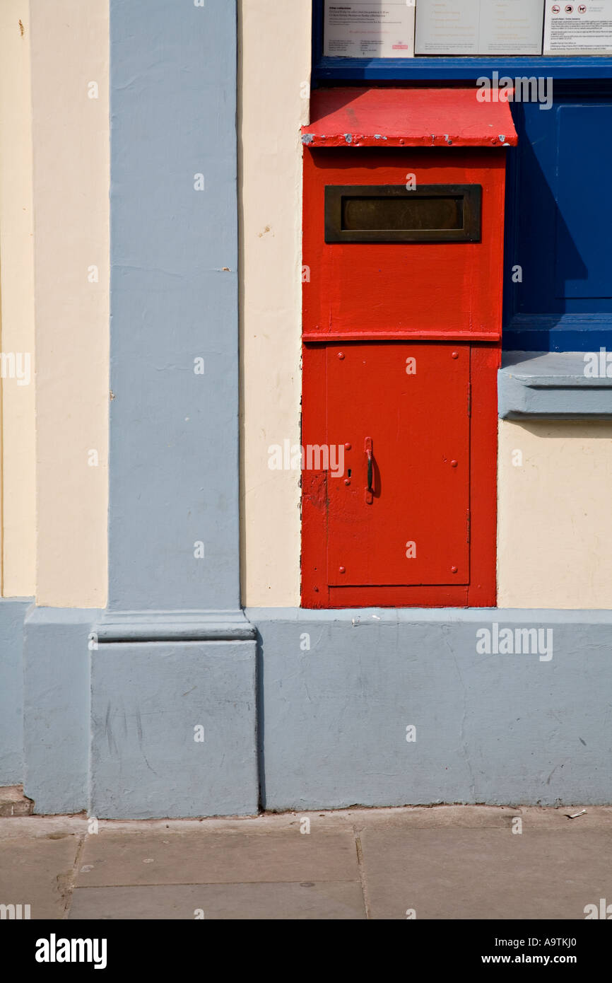 Bureau de poste rouge fort construit en bureaux de poste Hay-on-Wye au Pays de Galles UK Banque D'Images