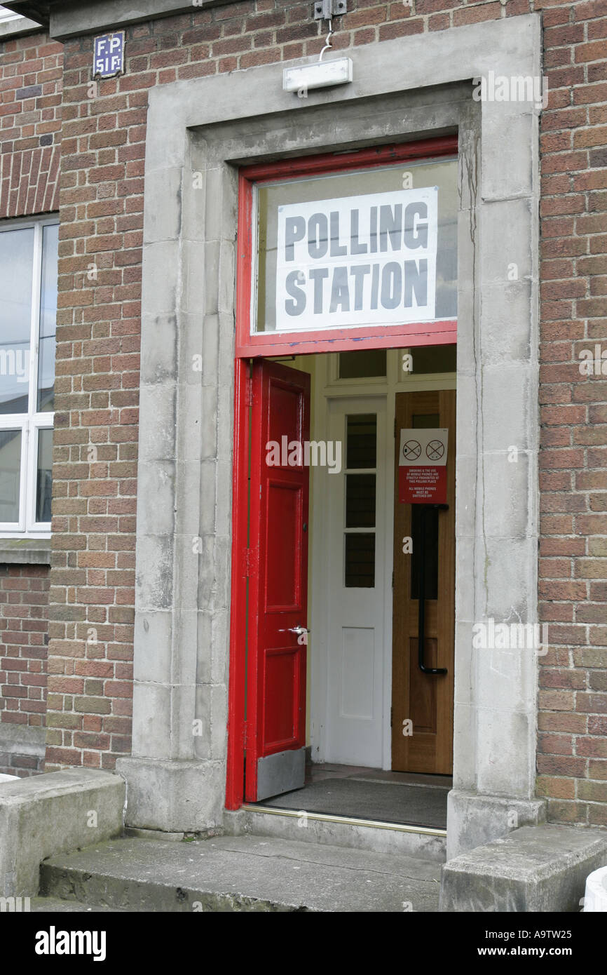 Bureau de vote de l'Irlande du carnmoney l'école primaire Banque D'Images