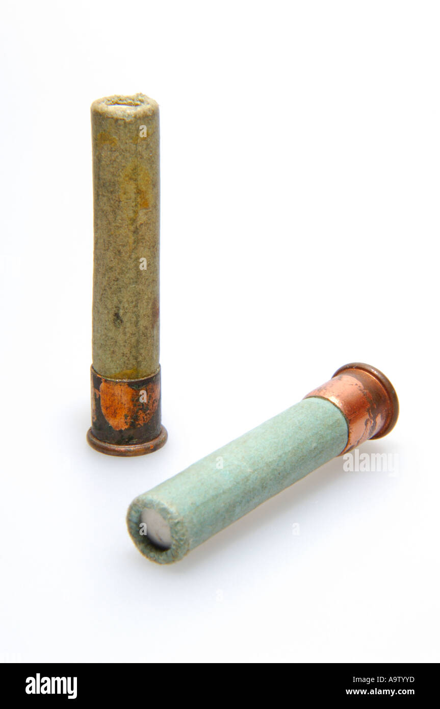 L'alésage de 3 cartouches 9mm Jardin cas papier sur un fond blanc Banque D'Images