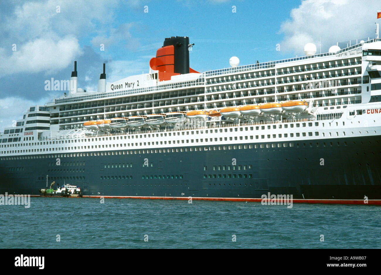 Queen Mary 2 de Cunard Liner accostera au quai de l'océan de Southampton Hampshire Angleterre Banque D'Images