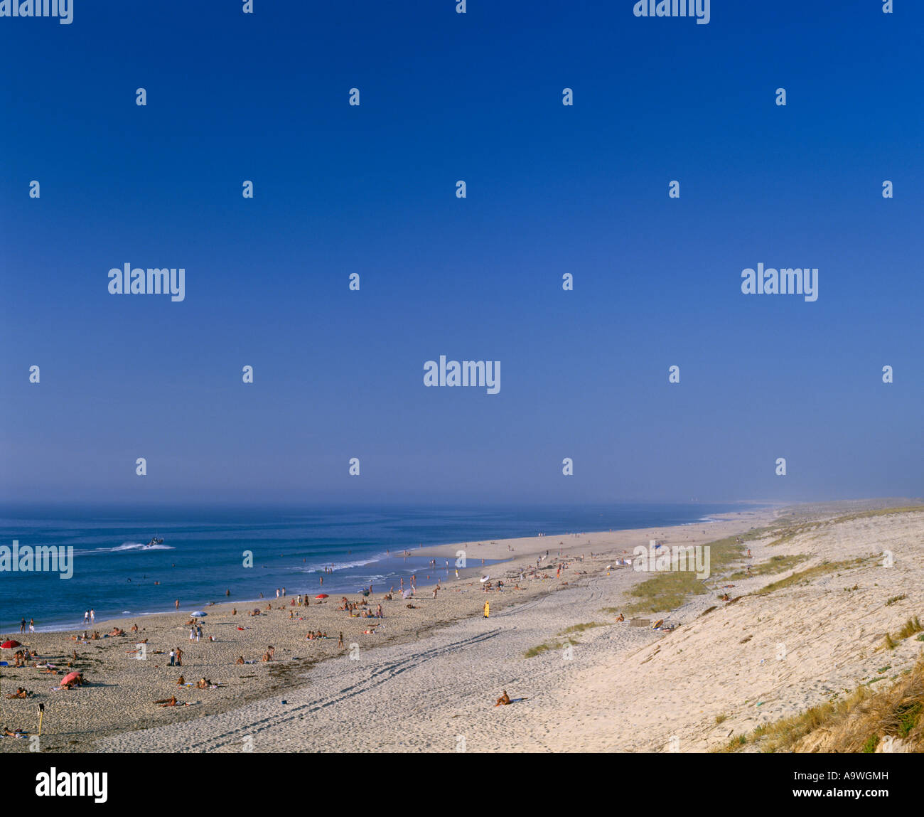 Plage sur l'océan Atlantique à Biscarrosse Plage où le nudisme est courante  Landes France Aquitaine Photo Stock - Alamy