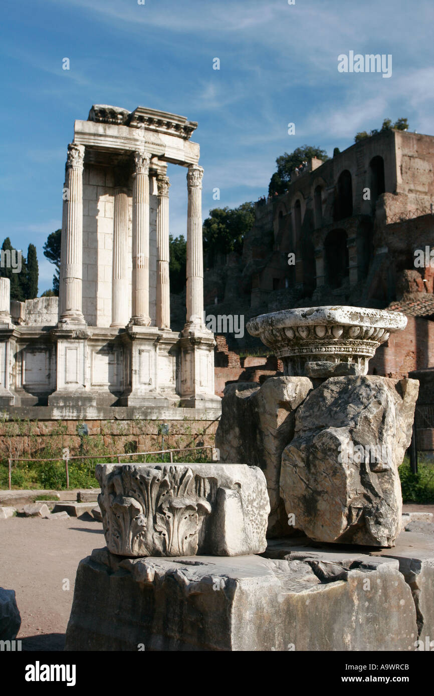 Le Temple de Vesta dans le Forum Romain, à Rome, Italie Banque D'Images