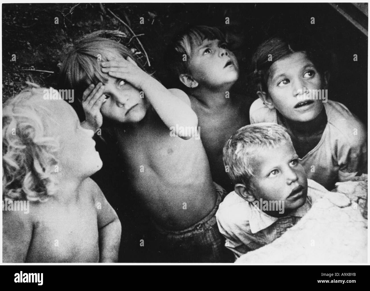 Children and world war two and air raid Banque de photographies et d'images  à haute résolution - Alamy