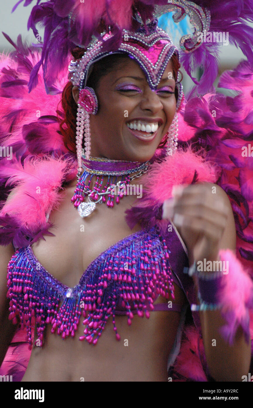 Carnival interprète à l'attrait de l'ouverture du festival dans les expositions road, London UK Banque D'Images