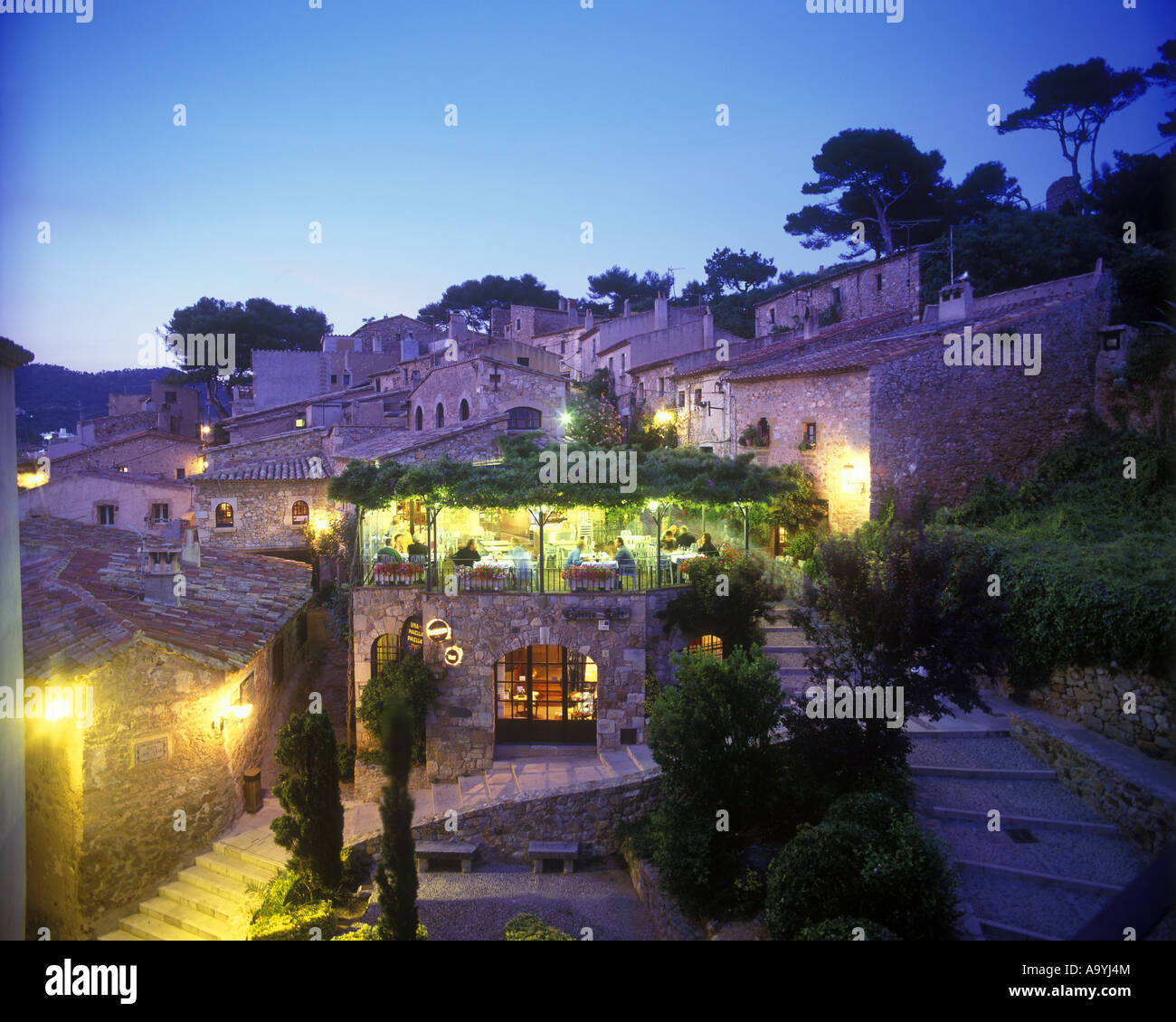 Colline de la VIEILLE VILLE CAFÉS Tossa de Mar Costa Brava Espagne Banque D'Images