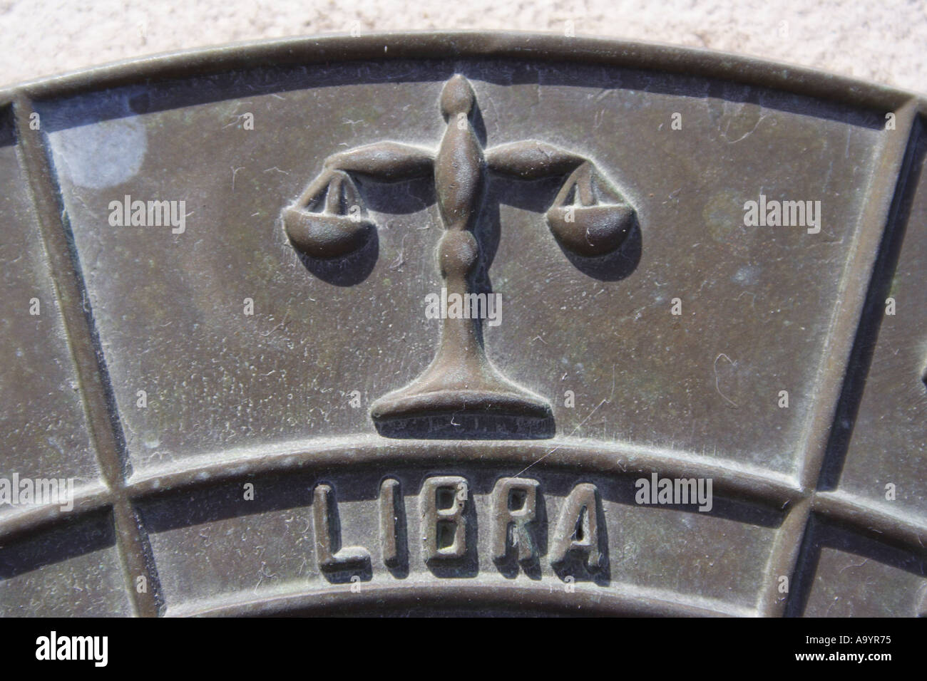 Un cadran solaire MONTRE DES SIGNES DE LA ZODIAK BAPD1817 Banque D'Images