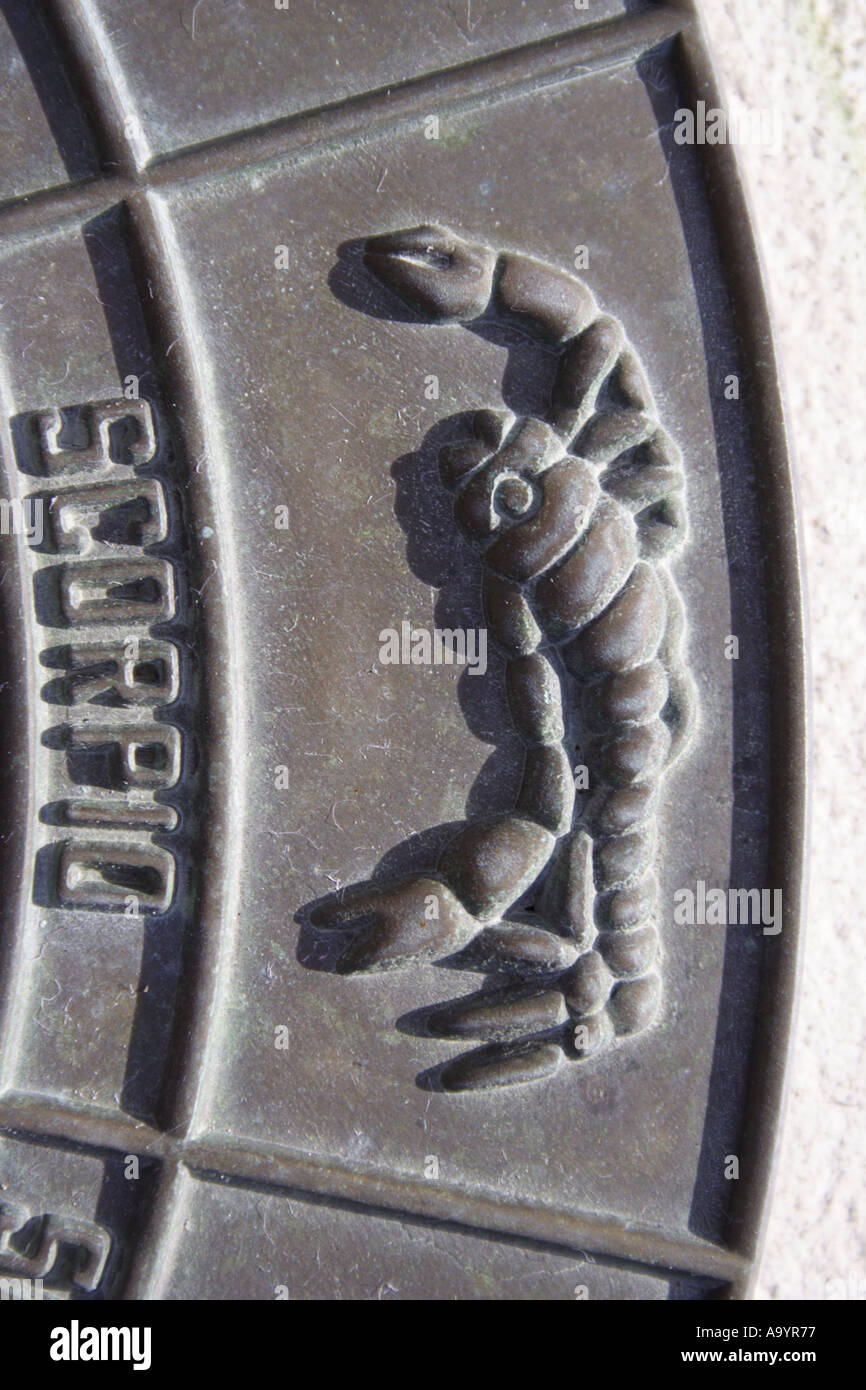 Un cadran solaire MONTRE DES SIGNES DE LA ZODIAK BAPD1818 Banque D'Images