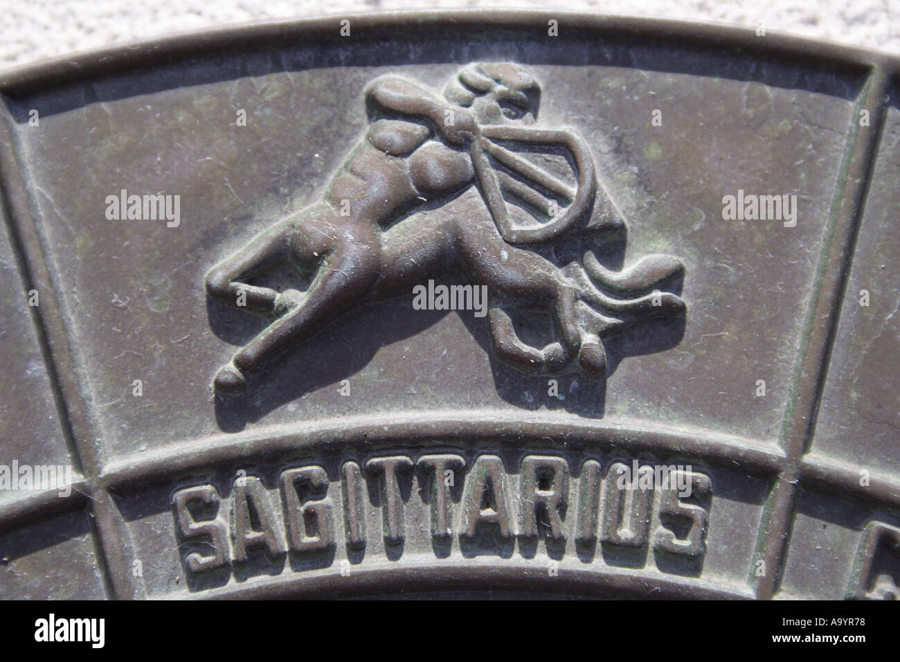 Un cadran solaire MONTRE DES SIGNES DE LA ZODIAK BAPD1819 Banque D'Images