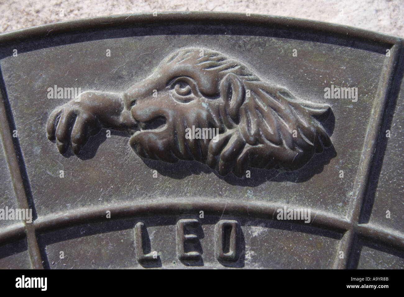 Un cadran solaire MONTRE DES SIGNES DE LA ZODIAK BAPD1826 Banque D'Images