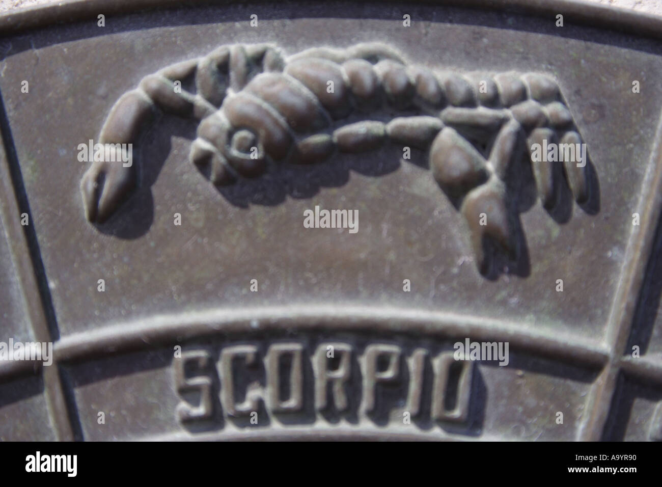 Un cadran solaire MONTRE DES SIGNES DE LA ZODIAK BAPD1828 Banque D'Images