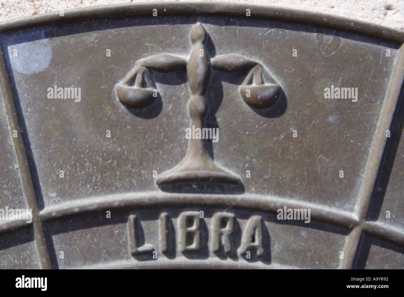 Un cadran solaire MONTRE DES SIGNES DE LA ZODIAK BAPD1829 Banque D'Images