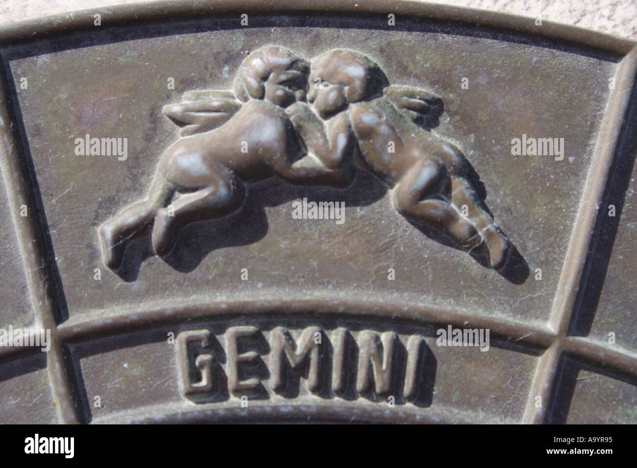 Un cadran solaire MONTRE DES SIGNES DE LA ZODIAK BAPD1831 Banque D'Images