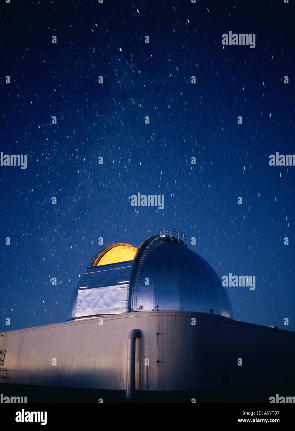 NASA Infrared Telescope Facility dans twilight Observatoire Mauna Kea, Hawaii Banque D'Images