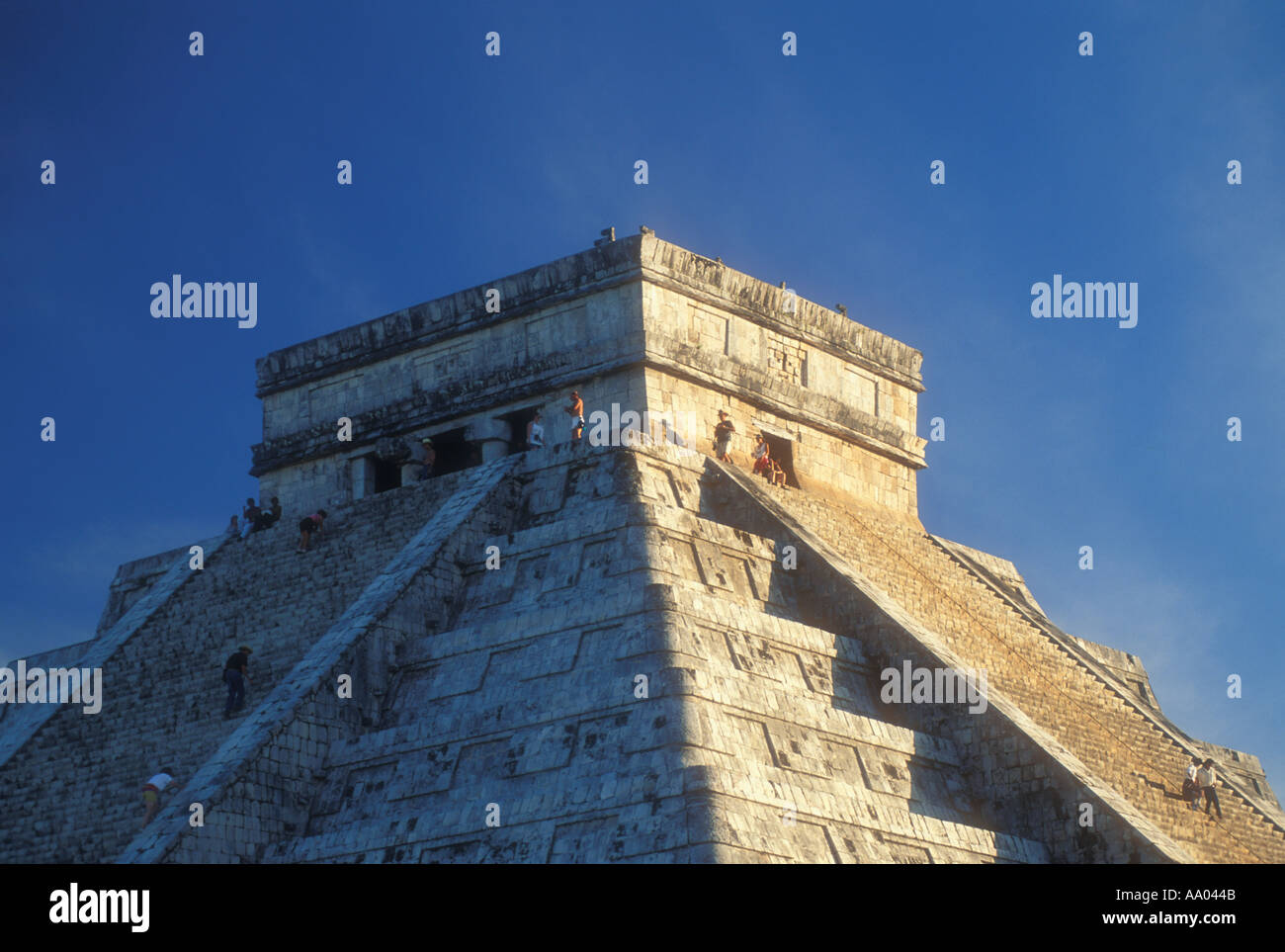 El Castillo pyramide à les ruines maya de Chichen Itza Yucatan Mexique Banque D'Images