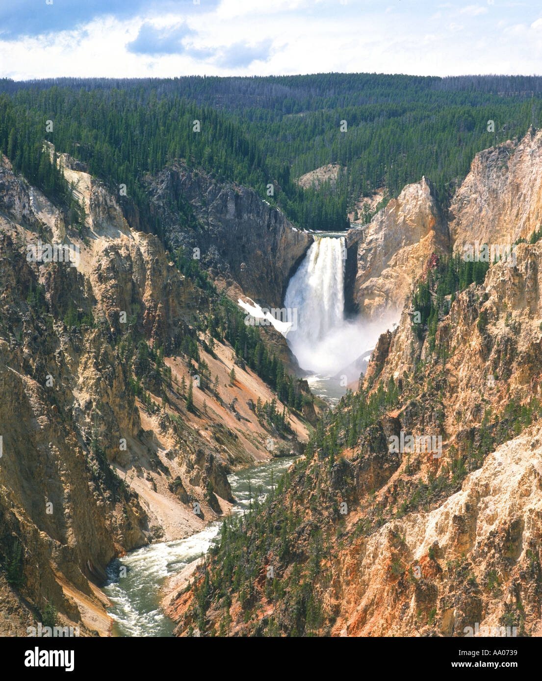 Yellowstone Falls dans le Parc National de Yellowstone au Wyoming USA du point d'artistes Banque D'Images