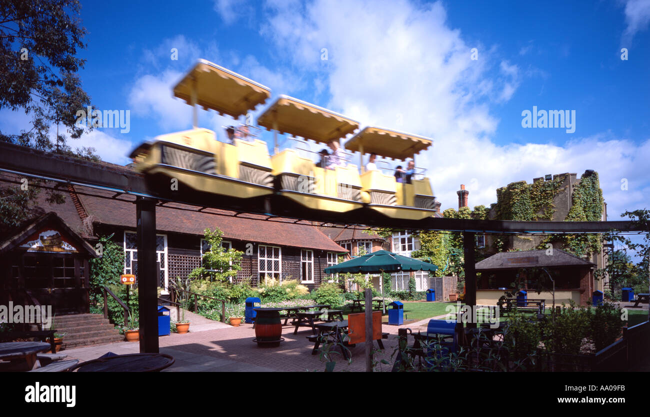 Au Monorail de Chessington World of Adventures Banque D'Images