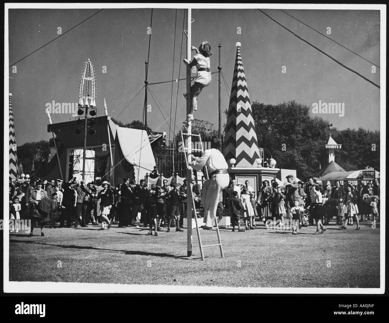 Acrobates Festival 1951 Banque D'Images