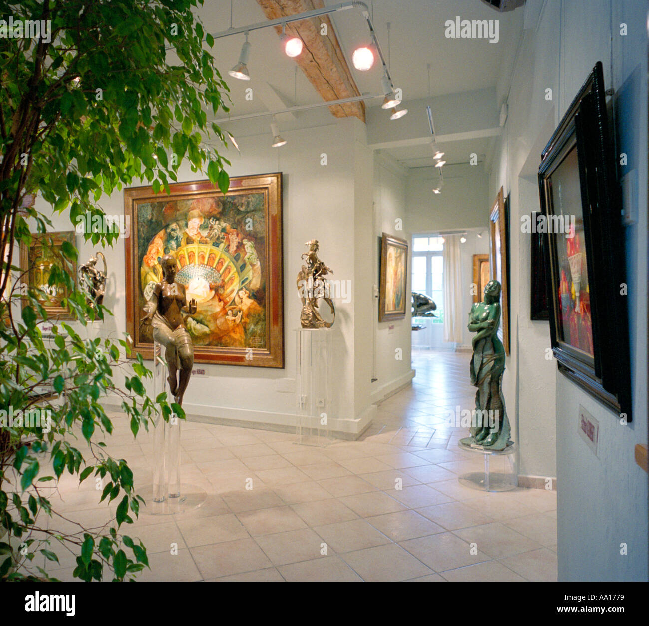 Une galerie d'art dans la cité médiévale de Saint Paul de Vence, Provence, France Banque D'Images