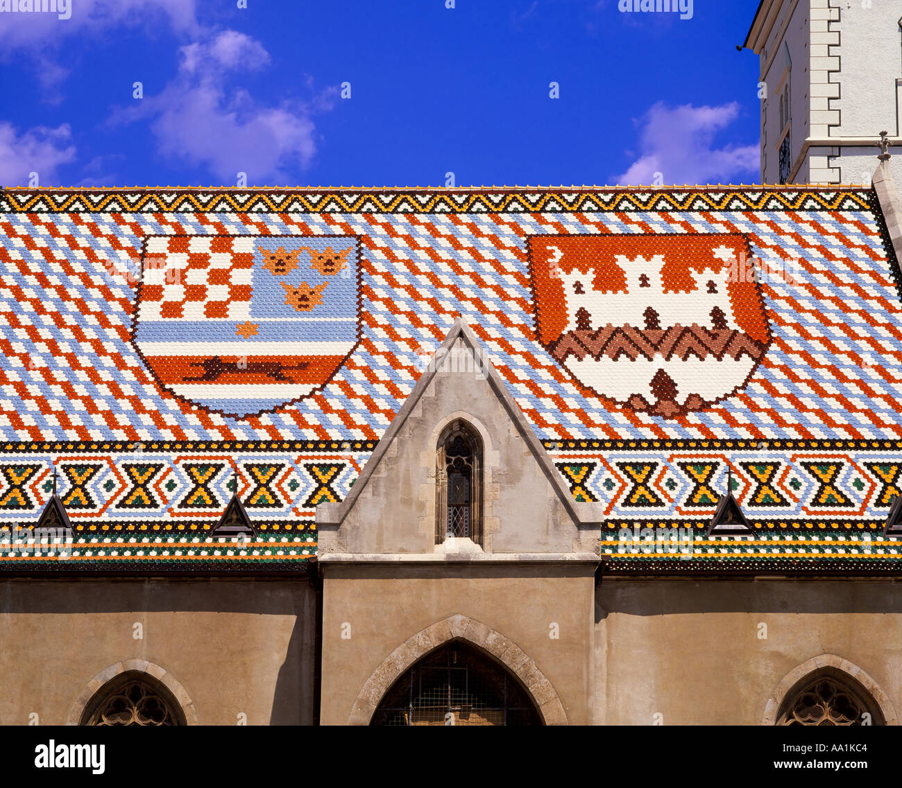 Croatie, Zagreb, église St Marc. Toit de tuiles de blasons Banque D'Images