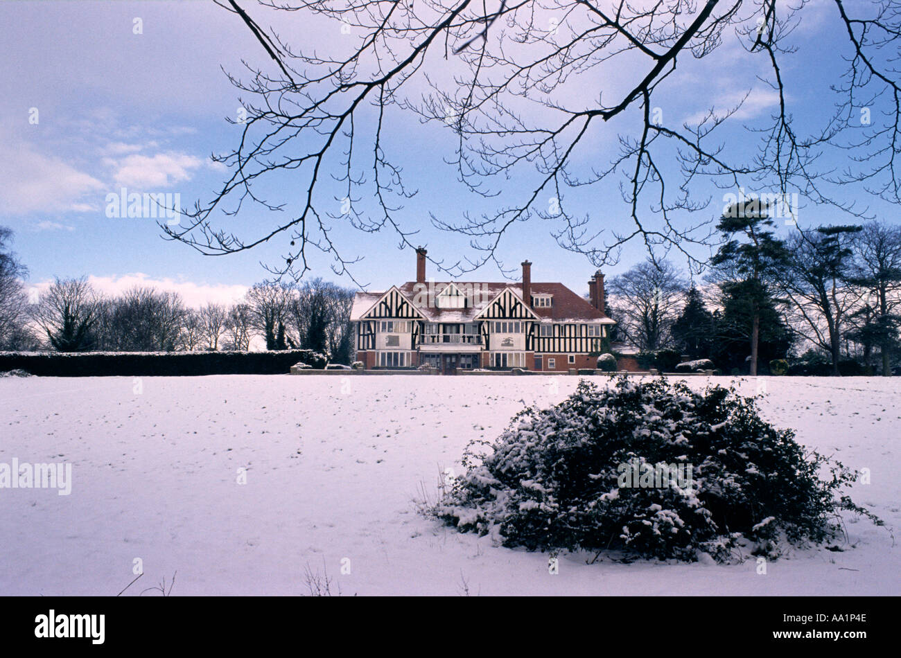 Photo de paysage de la Grange de chute de neige après l'essex Dovercourt Banque D'Images