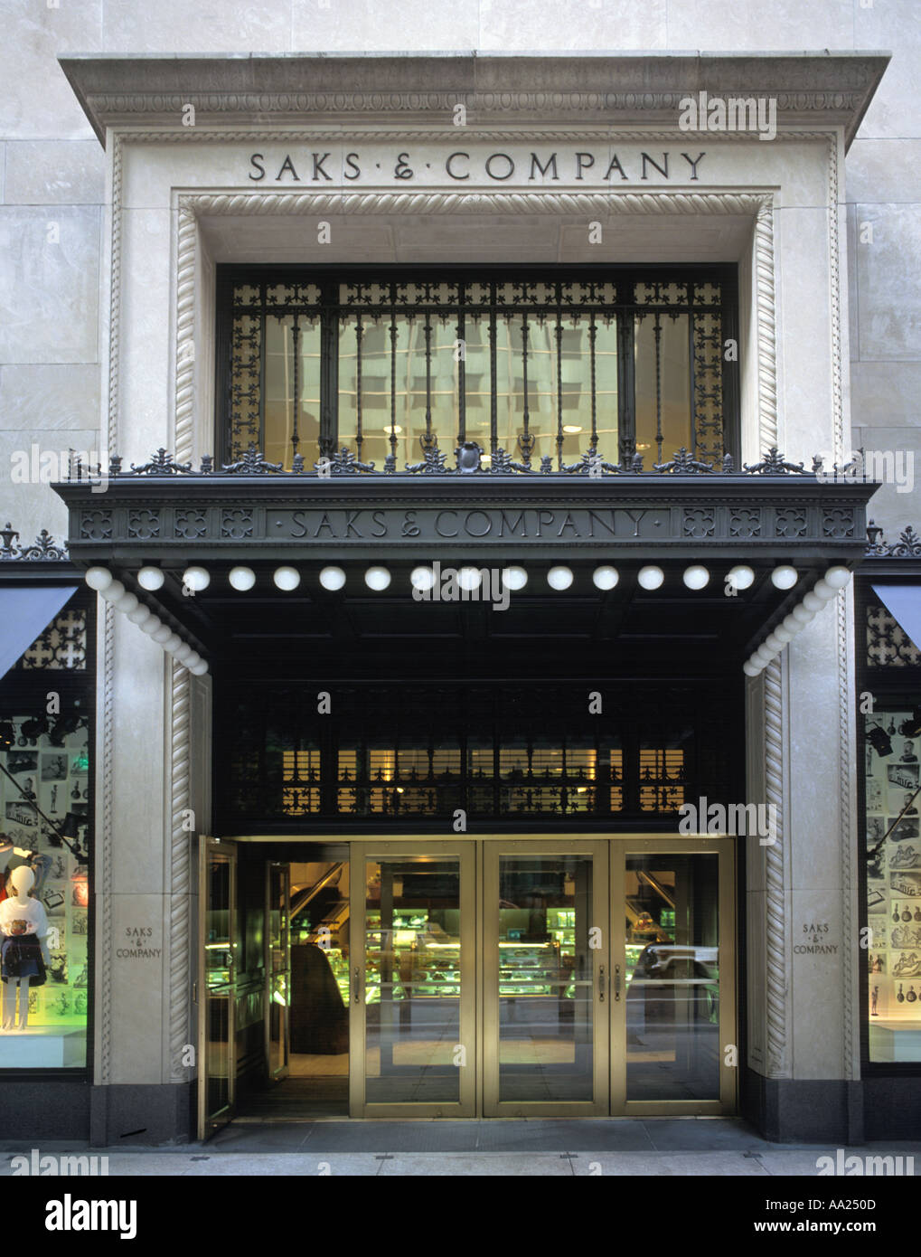 Saks 5th Avenue, NYC, New York, NY, USA Banque D'Images