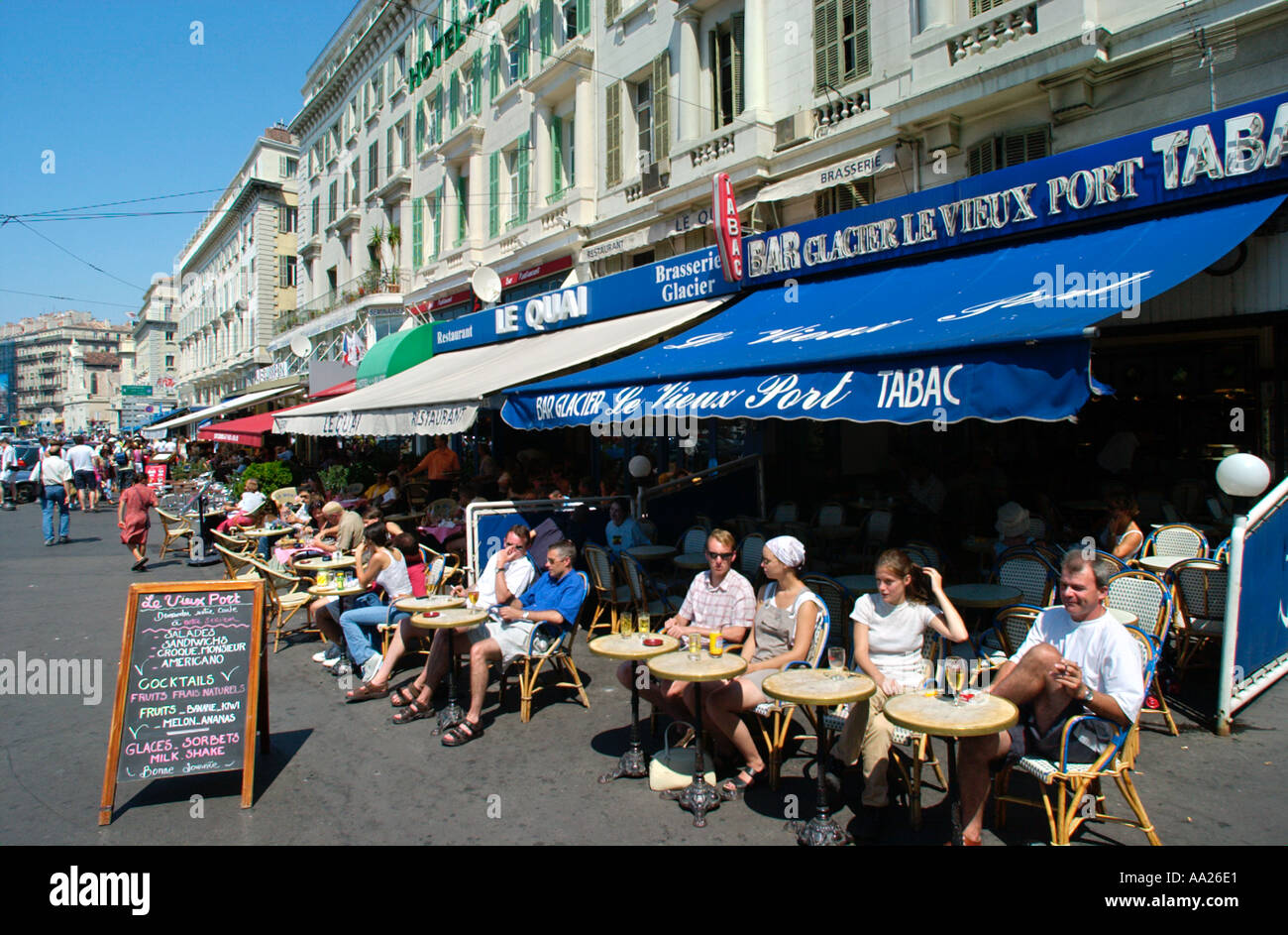 Café-terrasse sur le Quai des Belges, Marseille Vieux Port, Marseille,  France Photo Stock - Alamy