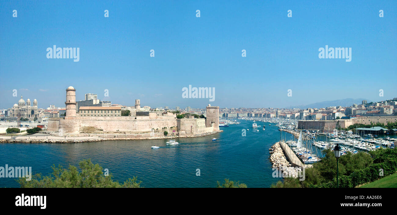 Vue sur le Vieux Port du Jardin du Pharo, Marseille, France Banque D'Images