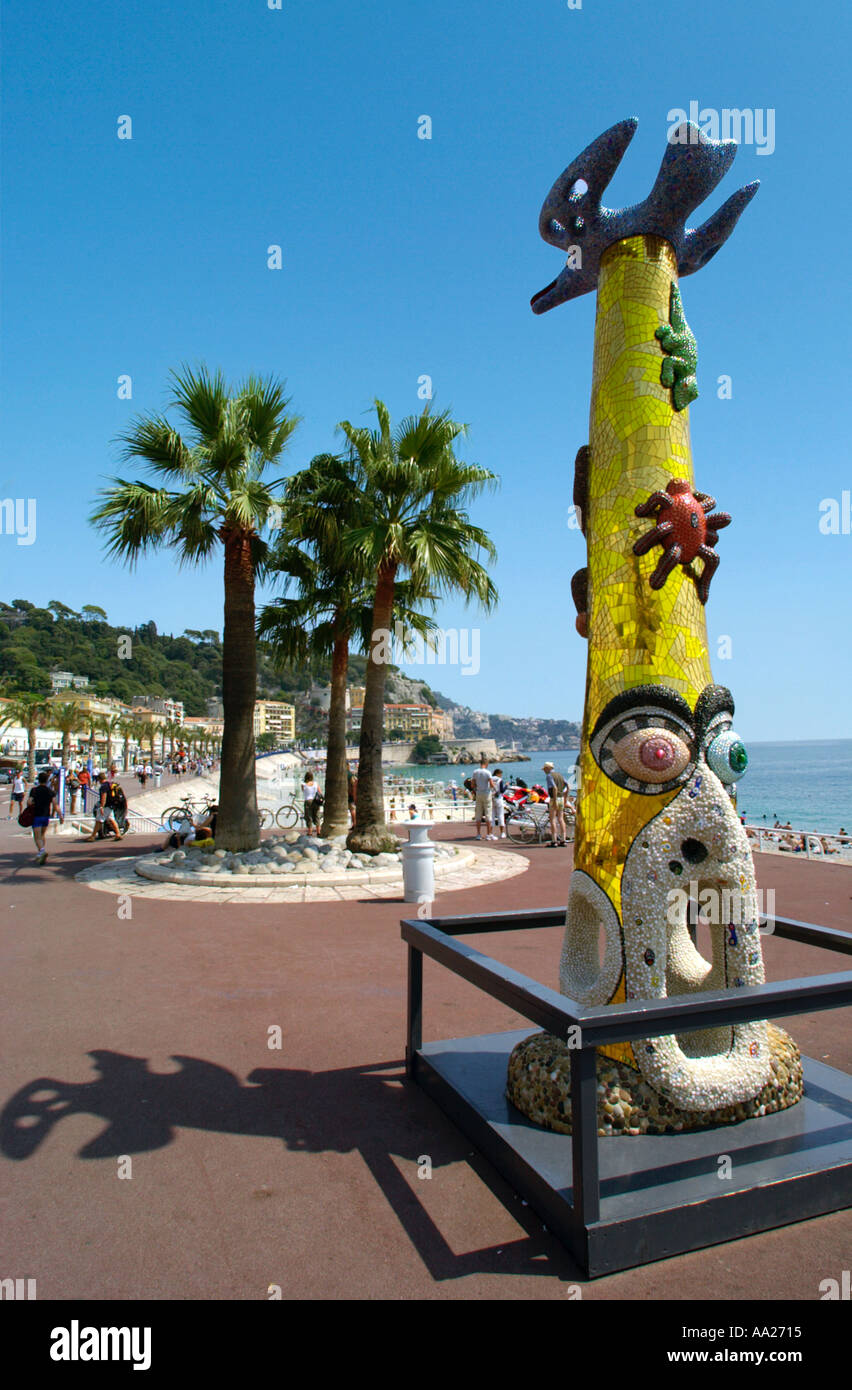La sculpture moderne sur l'affichage sur la Promenade des Anglais, Nice, France Banque D'Images
