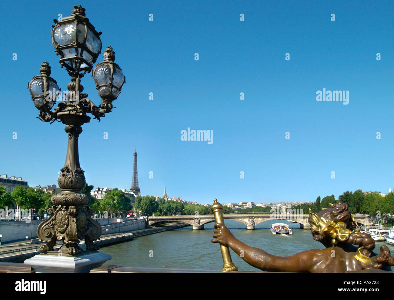 Tour Eiffel de Pont Alexandre III, Seine, Paris, France Banque D'Images