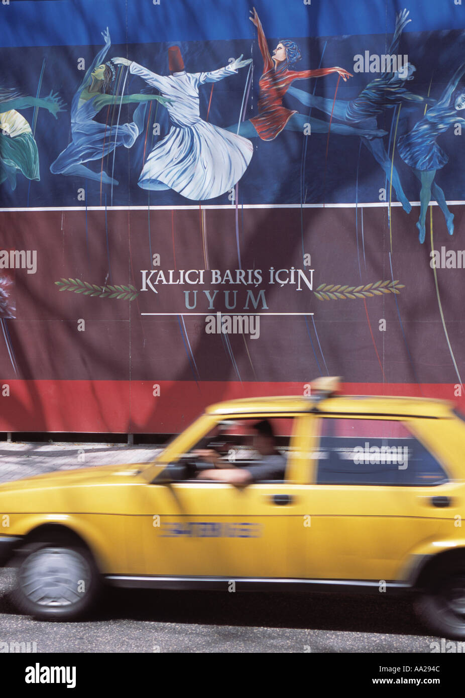 Affiche de taxi passant à Istanbul Banque D'Images
