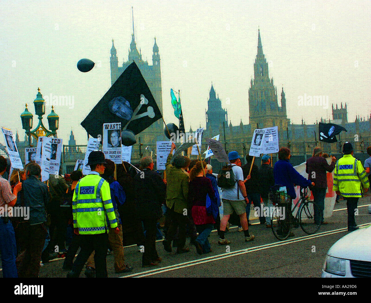 Mars 2003 manifestants contre le Westminster Bridge London Banque D'Images