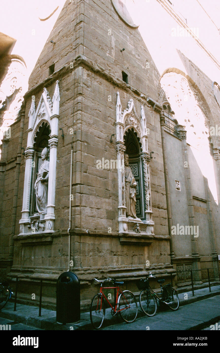 L'Italie, Tucany, Florence, des statues à l'église Chiesa, close-up Banque D'Images