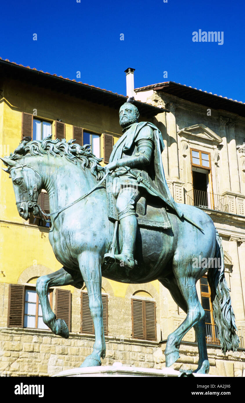 Italie, Toscane, Florence, Cosme de Médicis statue sur la Piazza della Signoria Banque D'Images