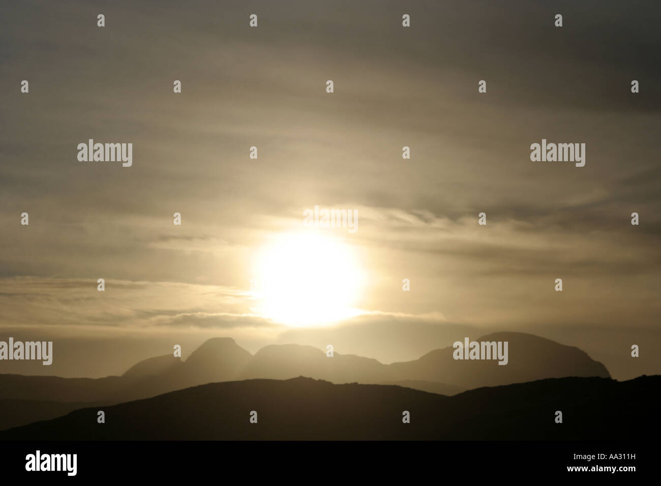 Dans la région de l'Assynt Suilven avec un soleil d'hiver dans le grand nord ouest écossais Banque D'Images